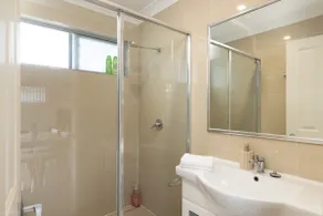 Modern Rocklea 2BR | AC & Kitchen | 316D2 - Image 5