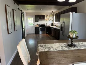Local Host - The Pink Door - 2 Bedroom Home - Image 4
