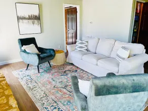 Local Host - The Pink Door - 2 Bedroom Home - Image 2