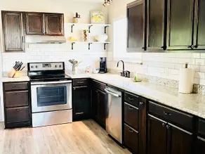 Local Host - The Pink Door - 2 Bedroom Home - Image 3
