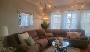 Lovely get away spot Edgewater Park/Free parking. - Image 3