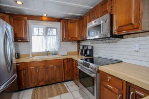 Top-Rated Vineyard Retreat: Hot Tub + Private Lambert’s Cove Beach Access! - Image 3
