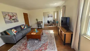 Cozy 1-Bedroom/1-Bath Unit - Image 4