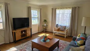 Cozy 1-Bedroom/1-Bath Unit - Image 3