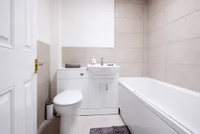 A Modern & Welcoming Apartment - Image 5