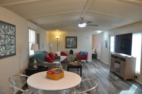 Retro Retreat - Image 3