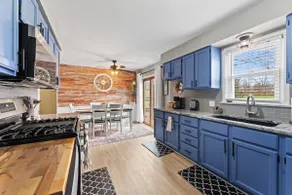 2 King Retreat • Near Mill Creek Park • 70” TV - Image 5