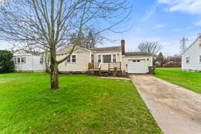 2 King Retreat • Near Mill Creek Park • 70” TV - Image 3