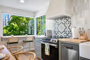 NEW | 2BD Trendy Suite|Free Parking| AC - Image 5