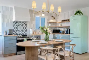 NEW | 2BD Trendy Suite|Free Parking| AC - Image 2