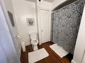 Prime Location & Dog-Friendly ”Scholars' Cottage” - Image 4