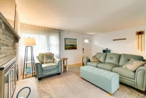 Family/Pet-Friendly w/ yard by Lake Ontario - Image 4