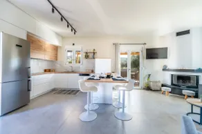 Newly Built Home with Garden, 400m to Beach - Image 2