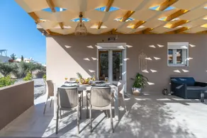 Newly Built Home with Garden, 400m to Beach - Image 5