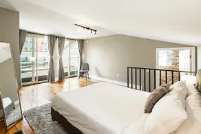 Lux Parkside Townhome | Free Parking | Walk to ALL - Image 2