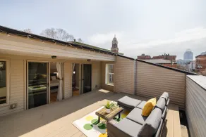 Lux Parkside Townhome | Free Parking | Walk to ALL - Image 3
