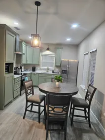 Mid-town Veranda (Emerald) - Image 4