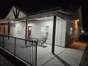 Mid-town Veranda (Emerald) - Image 3