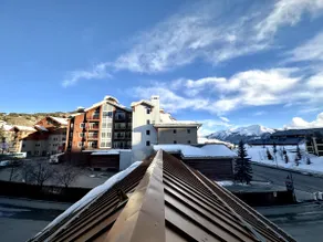 Mountain Views & Modern Comforts - Image 2
