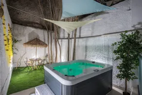 Kastela's Harbor Retreat with Jacuzzi - Image 4