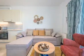 Sea Breeze Suite with Jacuzzi - Image 4