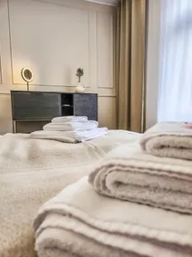 GELI Homes A2208 - 2x Zimmer, 2x Kingsize Bett, 1 bis 4 Personen, Parkplatz, TV, Wifi, top Küche, Kaffee, Tee - Image 2