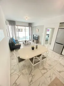 Stylish Central 1BR | Free Parking | Quiet Area - Image 5