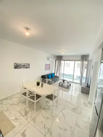 Stylish Central 1BR | Free Parking | Quiet Area - Image 4