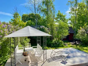 Cozy Garden Cottage - Image 3
