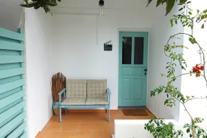 Cozy Studio & Private Yard Cinema: Under the Palms - Image 2