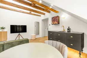 Modern meets monument - studio with kitchen - Image 3