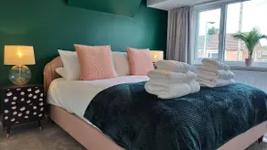 The Barton-Cosy 3 bedroom house, driveway & Garden - Image 2
