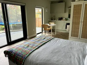Gorgeous studio! - Image 3