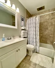 2 BDR Vibrant & Cozy Townhouse - Image 5