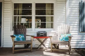 Charming Cottage w Hot Tub - Image 2