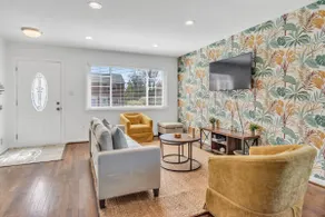 Tropical Style Oasis with Modern Comfort - Image 2