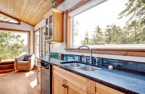 Creekside Island | Lake View | Hot tub - Image 5