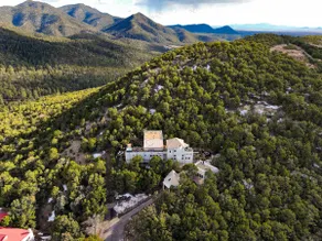 Le Boudenly | Panoramic View • Jacuzzi • Dry Sauna - Image 3