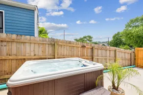 Cozy Hot Tub Escape, Walkable to Bars/Restaurants - Image 5