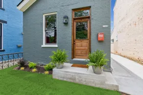 Cozy Hot Tub Escape, Walkable to Bars/Restaurants - Image 4