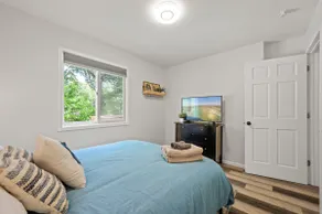 Bald Eagle Lake Retreat by Lux Life WC Accessible - Image 4