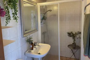 Guest house in lush garden - Image 3