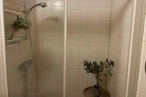 Guest house in lush garden - Image 2
