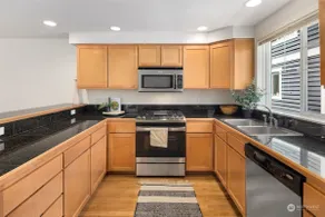 Cozy 3BR townhouse in Greenlake - Image 4