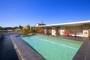 Top-floor city retreat with parking & pool - Image 2