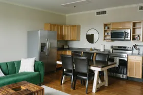 Flat on the Square Downtown HKY! - Image 3