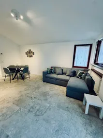 Rosanna Apartment 102 - Image 3