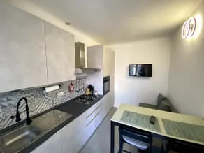Renovated with two single beds - Image 4