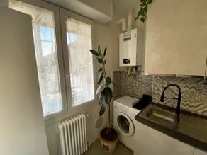 Renovated with two single beds - Image 5