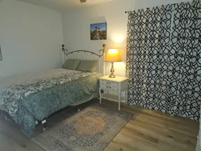 Cute, Comfortable Bungalow - Image 4
